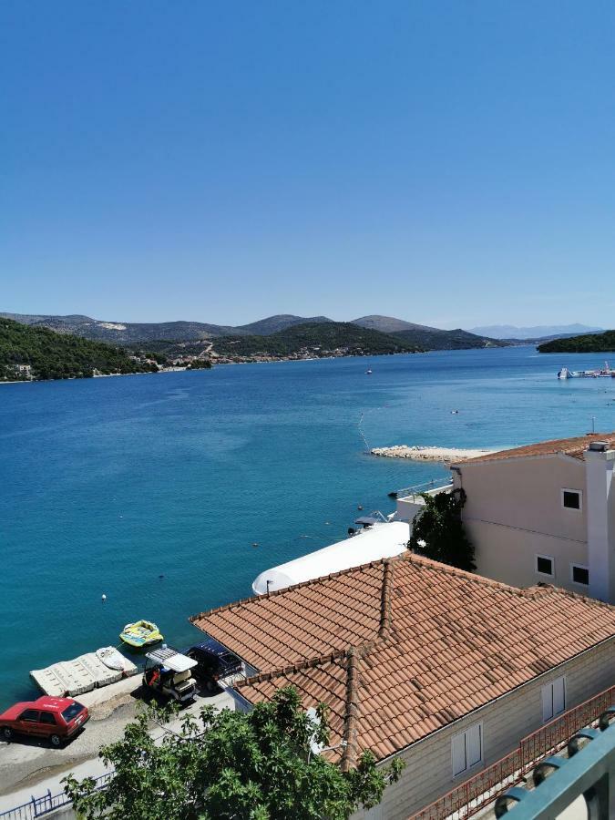 Apartmani "Ivan" Marina Exterior foto