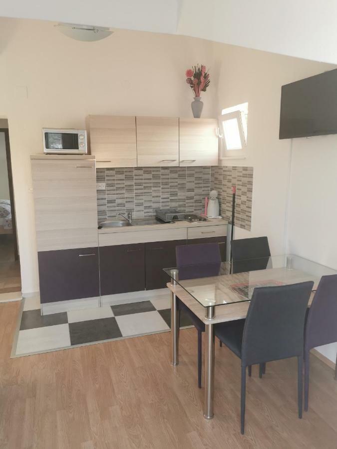 Apartmani "Ivan" Marina Exterior foto